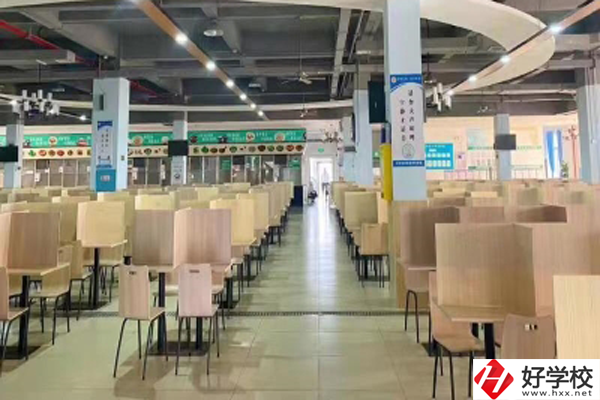 長沙經貿職業中專學校宿舍和食堂環境怎么樣？