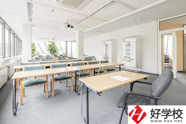 湖南耒陽師范有什么專業？學費貴不貴？