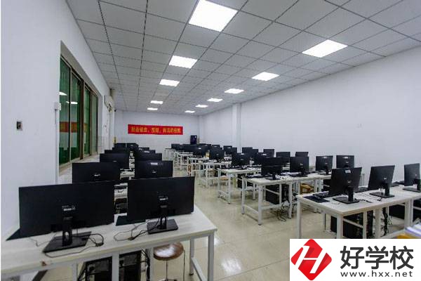 長沙益立中等職業技術學校實訓室