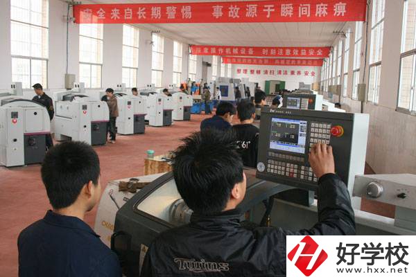 平江縣職業技術學校好不好?在哪里?