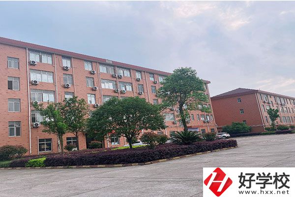 湖南華航鐵路科技技工學校教學樓