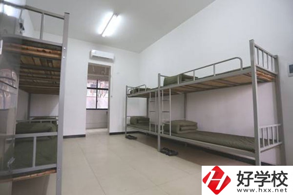 長沙湘都中等職業學校宿舍環境以及食堂環境怎么樣？