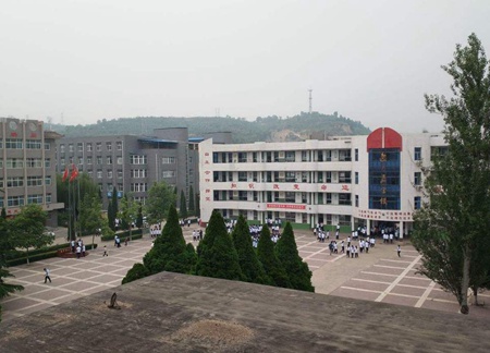 隆昌金成職業學校