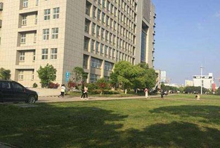 成都外語職業中專學校