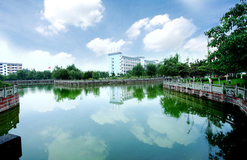 重慶微電子工業學校