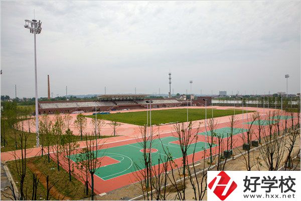 常德汽車機電學校運動場