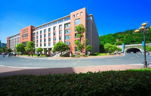 湖北省醫藥學校
