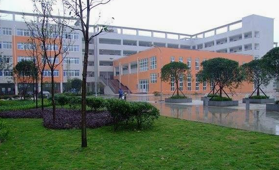 潼南縣恩威職業中學校