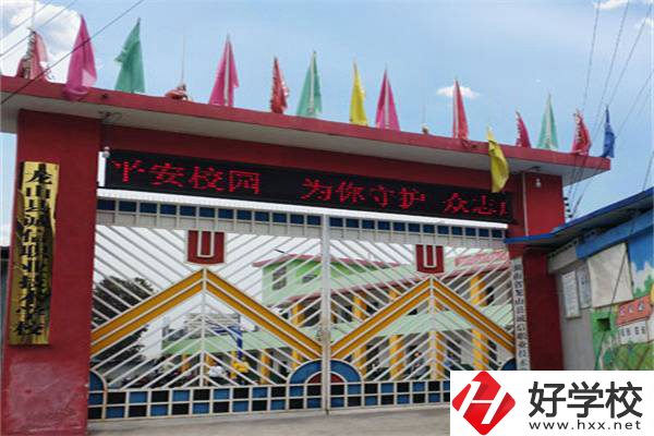 湘西龍山縣有哪些中?？梢宰x？中專讀了有用嗎？