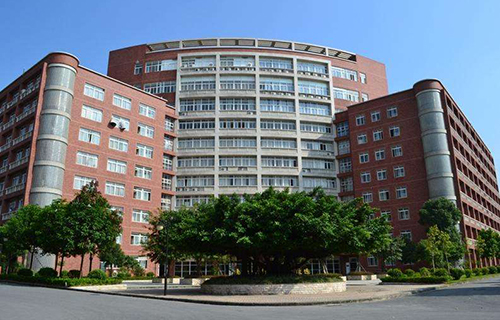 麗江市衛生學校
