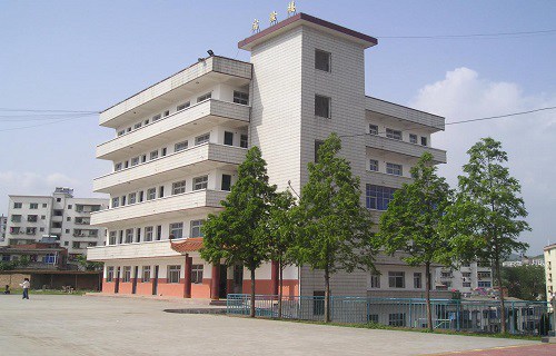 十堰市醫藥衛生學校