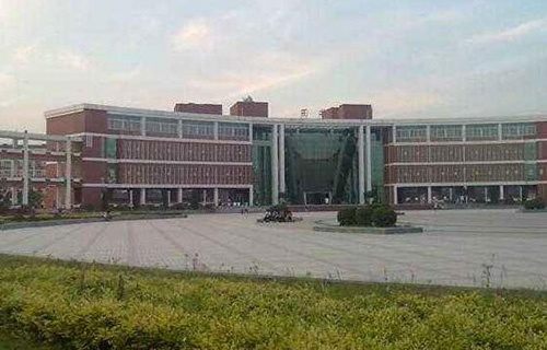 瑞麗市職業高中學校