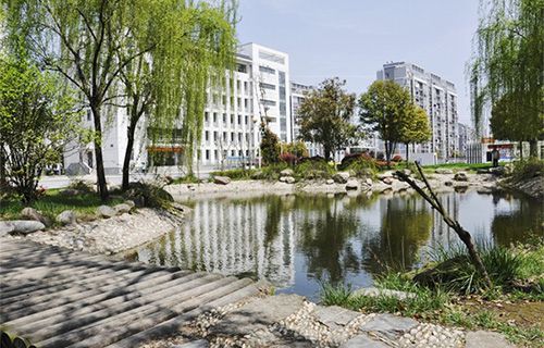 衢州市振華工貿學校