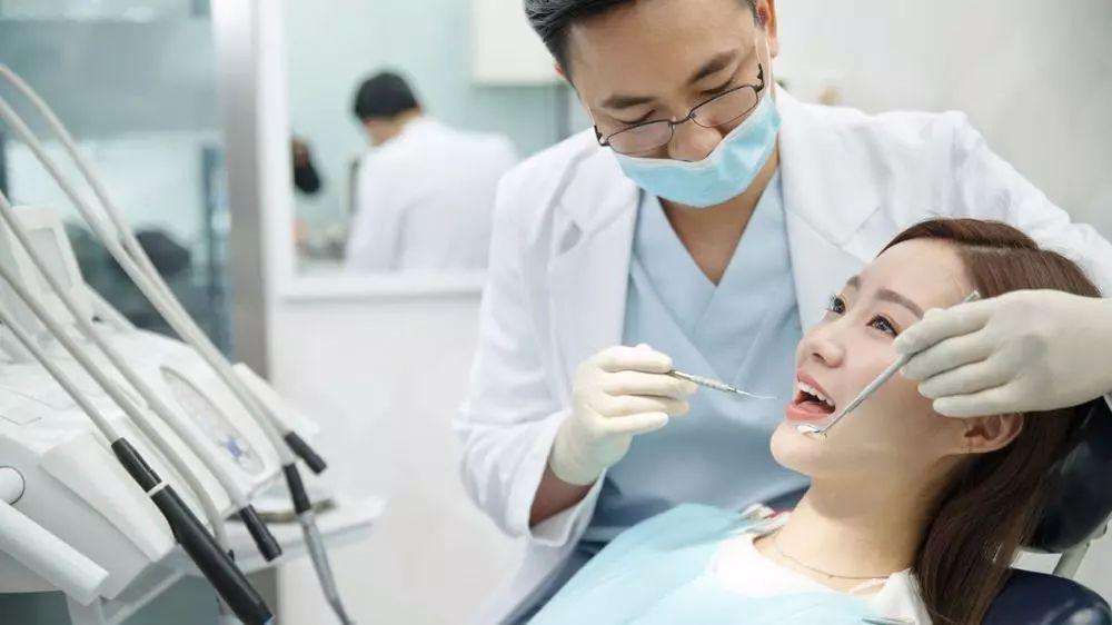 口腔修復工藝專業與口腔醫學技術專業是一樣的嗎？