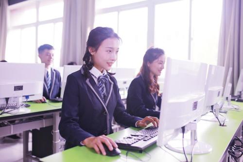 女生適不適合學計算機專業？