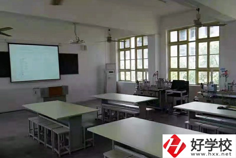 衡陽市工業機電中等職業學校實訓室