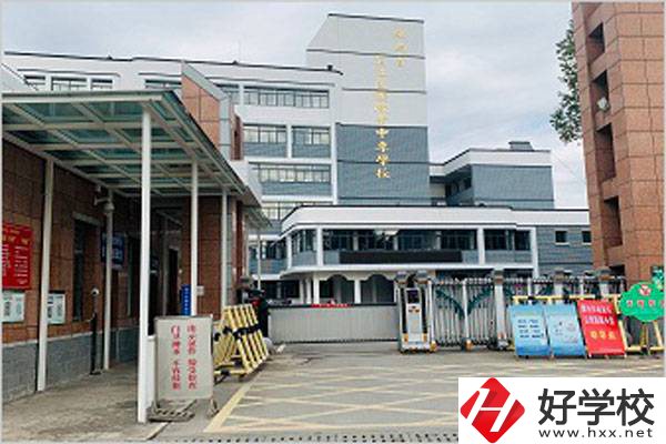 湖南省芷江民族職業中專學校大門