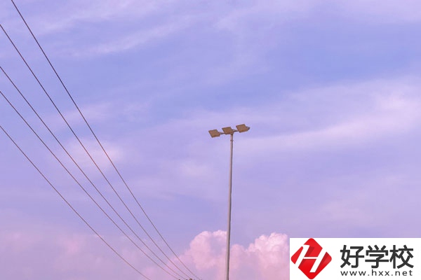婁底市工貿職業中專學校怎么樣？