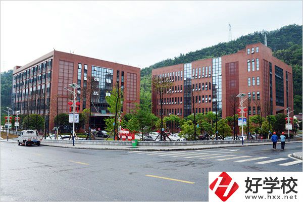 安化縣職業中專學校資助體系教學樓