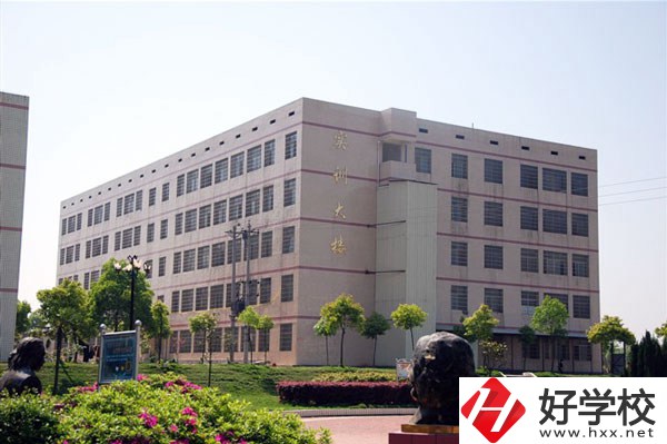 常寧市職業中等專業學校實訓室
