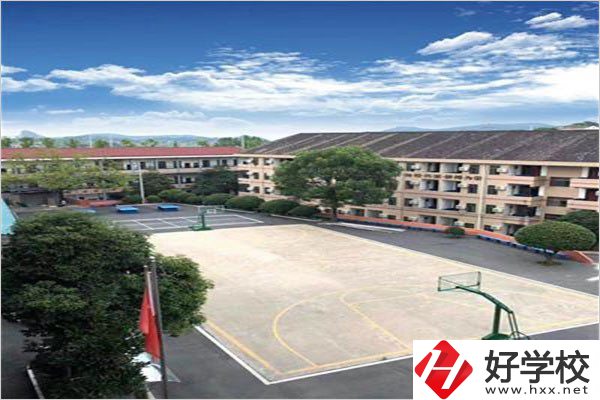 株洲市德才職業技術學校運動場