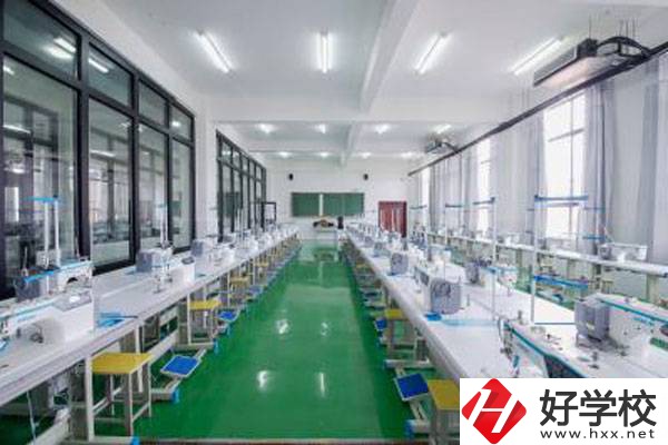 湖南省隆回縣職業中等專業學校實訓室