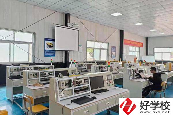 株洲人工智能職業技術學校是公辦還是民辦？學費貴嗎？