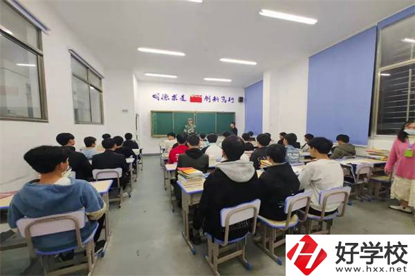 郴州市榮豐中等職業技術學校教室
