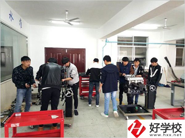 炎陵職業技術學校實訓室