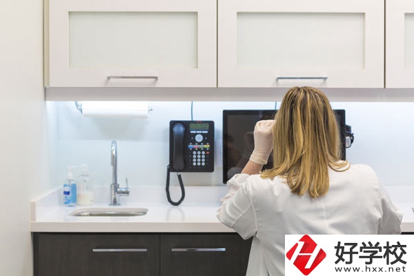 女生在衡陽讀衛校怎么樣？有前途嗎？