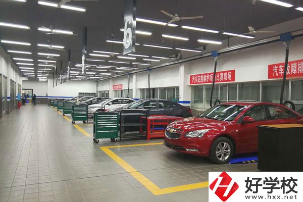 長沙汽車工業學校實訓室