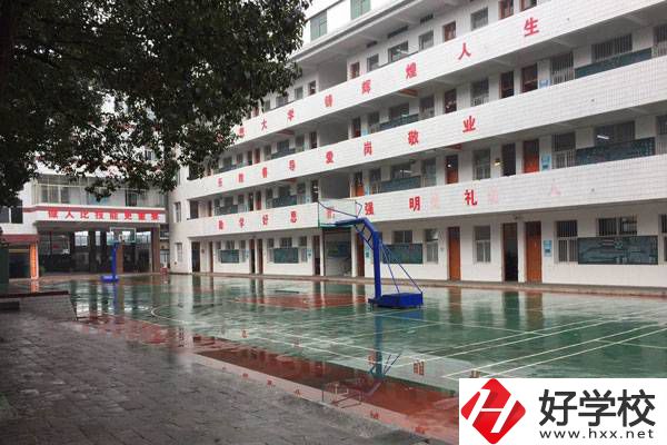 武岡市精益職業技術學校教學樓