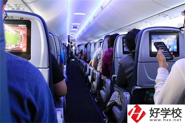 衡陽市藍天工程學校是公辦還是民辦？有什么特色專業？