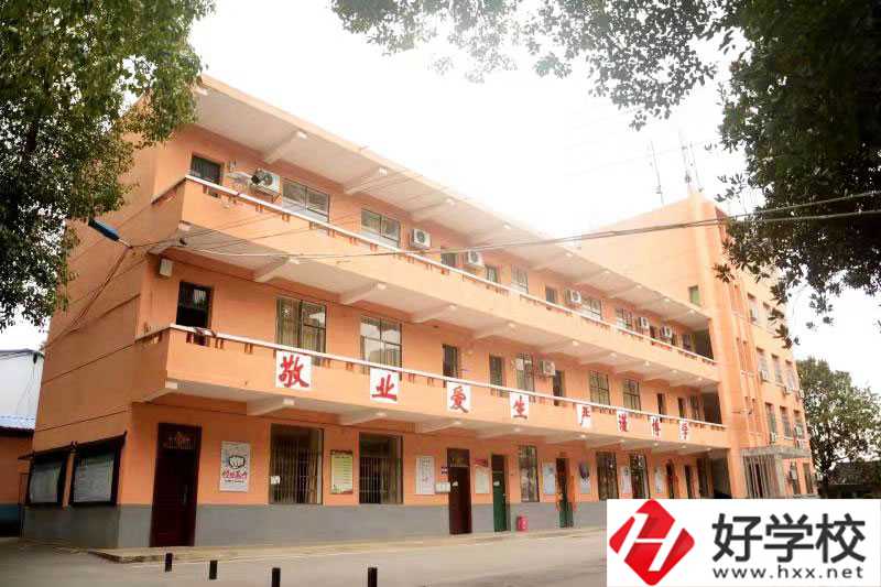 邵陽騰爵職業中專學校怎么樣？是軍事化管理嗎？
