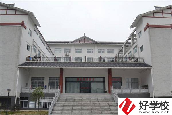 武陵源區旅游職業學校實訓室