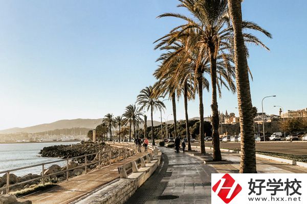 湖南醫藥職業中專是公辦還是民辦？可以學哪些專業？