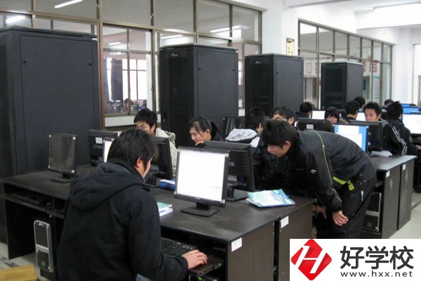 衡陽市職業中等專業學校計算機實訓室