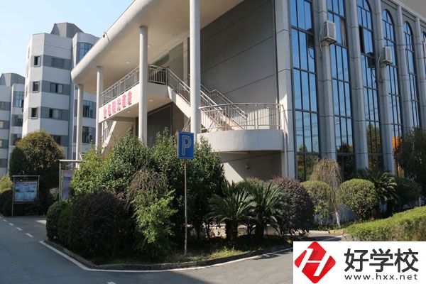 株洲地區中考四百分可以上職高嗎？