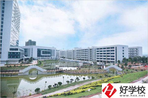 湖南外國語職業學院(中職部)教學樓