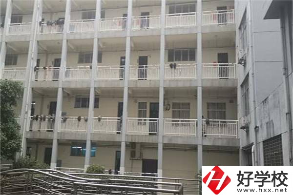 張家界有國家重點的中專學校嗎？學費要多少？