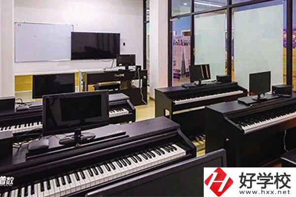 邵陽市中南理工職業技術學校鋼琴室