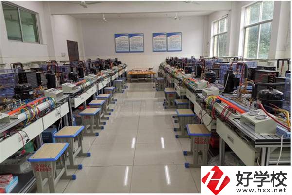 會同縣職業中專學校實訓室