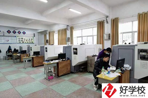 漣源市工貿職業中等專業學校有哪些特色專業？