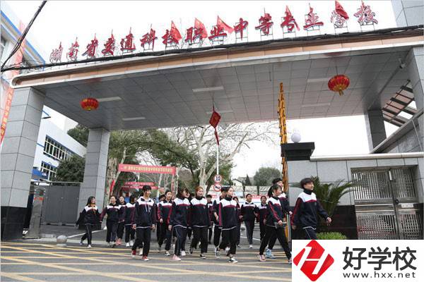 湖南省交通科技職業中等專業學校大門
