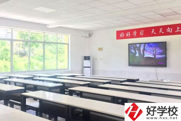 長沙博雅衛生中等專業學校大門教室