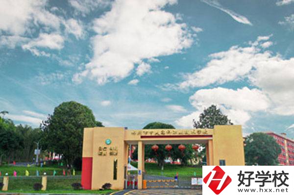 郴州市中大高科職業技術學校大門