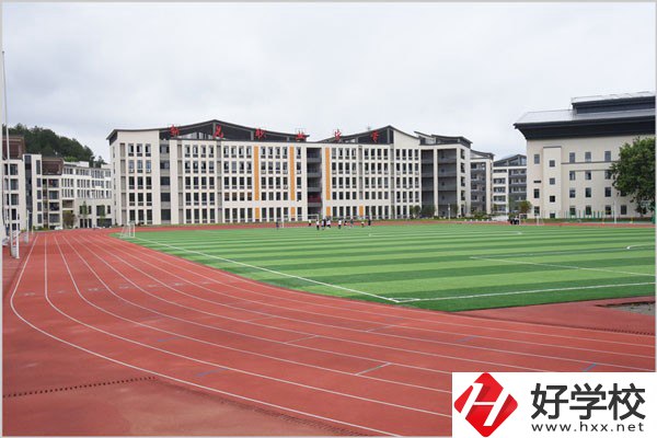 新晃侗族自治縣職業中等專業學校運動場