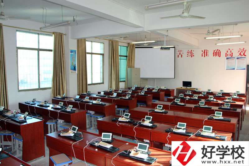 婁底市第一職業中專實訓室