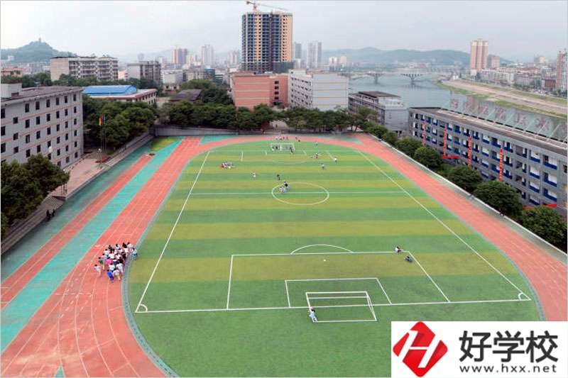 湖南省冷水江市技工學校專業收費標準是什么？