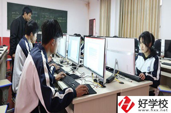 湘陰縣中山職業技術學校實訓室